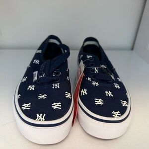 Vans New York Yankees Kids Sneakers size 12 NWT